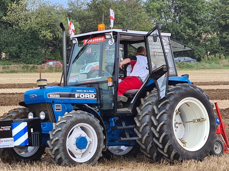 Dual wheel on a Ford tractor